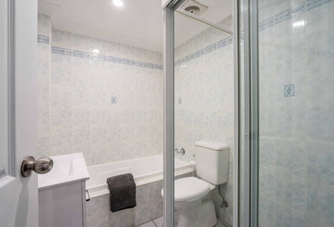 Urban Escape Parramatta - Holiday Adelaide 4