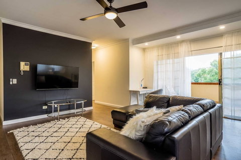 Urban Escape Parramatta - Holiday Adelaide 5