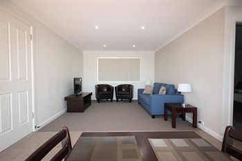 The Lodge Mudgee - Holiday Adelaide 3
