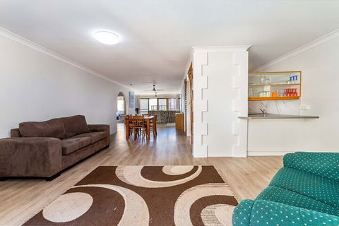 Great Location Close To Waterfront Shops Restaurants & Cafes. - Holiday Adelaide 6