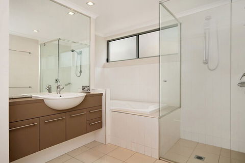 Spectacular Unit Overlooking Pumicestone Passage Welsby Pde Bongaree - Holiday Adelaide 5