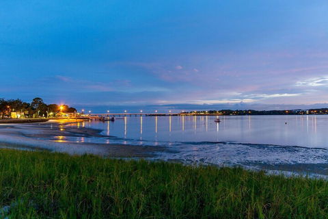 Spectacular Unit Overlooking Pumicestone Passage Welsby Pde Bongaree - Holiday Adelaide 4