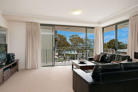 Spectacular Unit Overlooking Pumicestone Passage Welsby Pde Bongaree - Holiday Adelaide 7