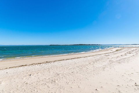 Great Views Ground Floor Unit Clearview Apartments South Esplande Bongaree - Holiday Adelaide 7