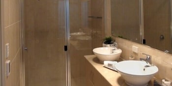 Casavino Luxury Villas - Holiday Adelaide 5