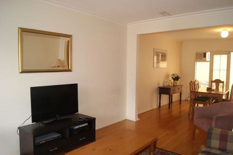 Moonee Valley Views Apartments - Holiday Adelaide 1