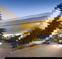 Ramada by Wyndham Diplomat Canberra - Holiday Adelaide