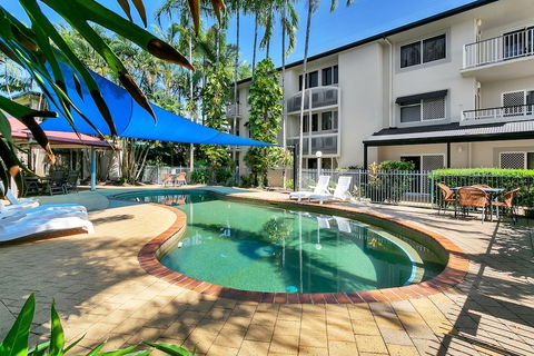 Cairns Reef Apartments & Motel - Holiday Adelaide 5