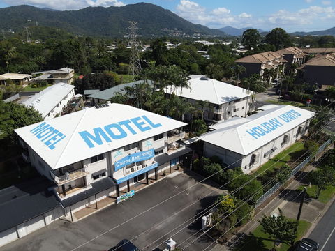 Cairns Reef Apartments & Motel - Holiday Adelaide 1