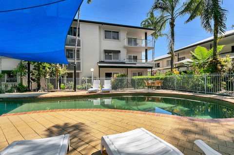 Cairns Reef Apartments & Motel - Holiday Adelaide 4