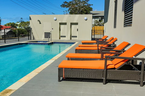 Gladstone Central Plaza - Holiday Adelaide 3