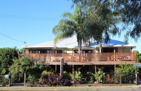 Five 3 Five - The Beachside Barracks - Holiday Adelaide 0