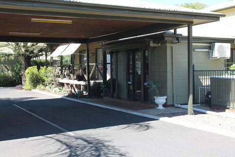 Lake Forbes Motel - Holiday Adelaide 2