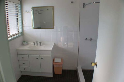 Lake Forbes Motel - Holiday Adelaide 7