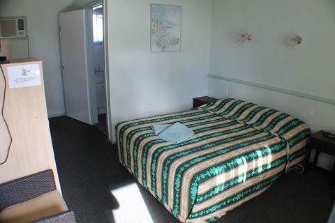 Lake Forbes Motel - Holiday Adelaide 6