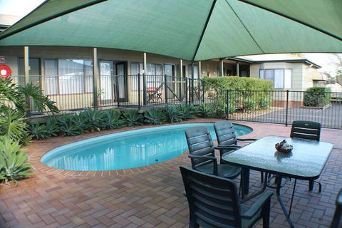 Lake Forbes Motel - Holiday Adelaide 3