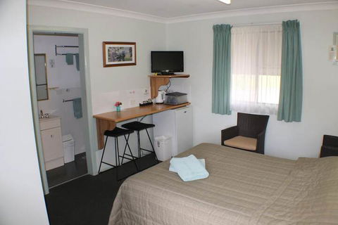 Lake Forbes Motel - Holiday Adelaide 5