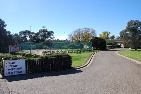 Golfview Motor Inn - Holiday Adelaide 3