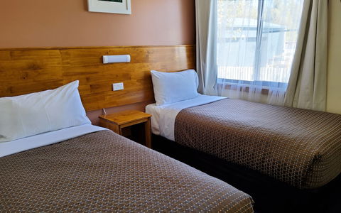 Highway Motor Inn - Holiday Adelaide 6