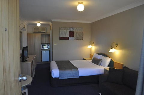 In Town Motor Inn - Holiday Adelaide 6