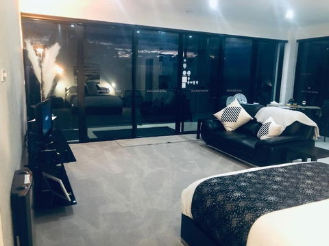 Sheer Pleasure Accommodation - Holiday Adelaide 2