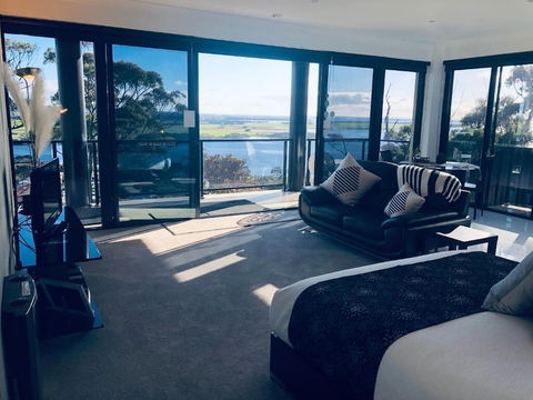 Sheer Pleasure Accommodation - Holiday Adelaide 4
