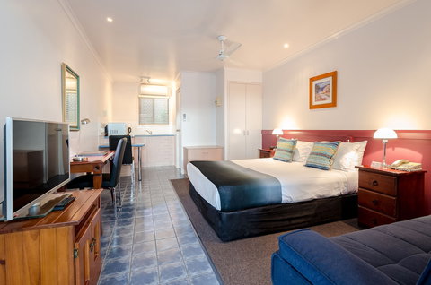 Central Studio Accommodation - Holiday Adelaide 3