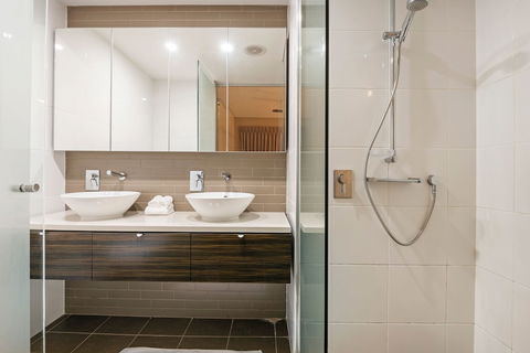 Darwin Waterfront Luxury Suites - Holiday Adelaide 6
