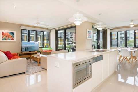 Darwin Waterfront Luxury Suites - Holiday Adelaide 2