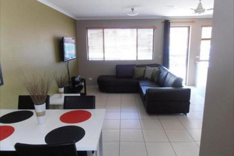 Beachside Court Holiday Apartments - Holiday Adelaide 6