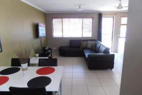 Beachside Court Holiday Apartments - Holiday Adelaide 3
