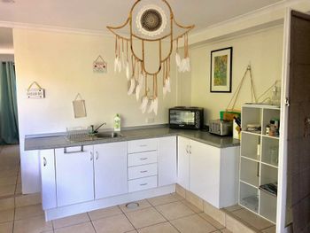 Airlie Beach Pet Friendly 3 Bedrooms - Holiday Adelaide 1