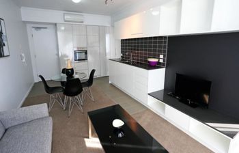 Under The Townsville Sun (694I) - Holiday Adelaide 4