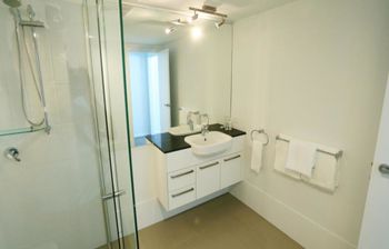 Under The Townsville Sun (694I) - Holiday Adelaide 6