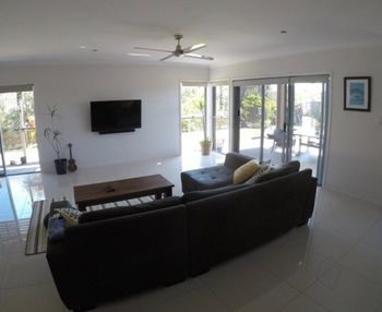 Creekside Family Escape - Holiday Adelaide 6