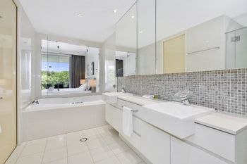 Bale Beach Front Resort Home Apartment 1128 - Holiday Adelaide 6