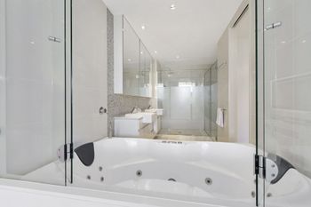 Bale Beach Front Resort Home Apartment 1128 - Holiday Adelaide 5