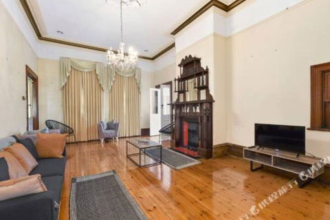 Rose Garden Spacious Family Home Near CBD - Holiday Adelaide 1