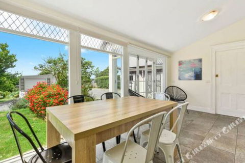 Rose Garden Spacious Family Home Near CBD - Holiday Adelaide 6