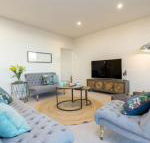 Luxury Four Bedroom Apartment - Holiday Adelaide