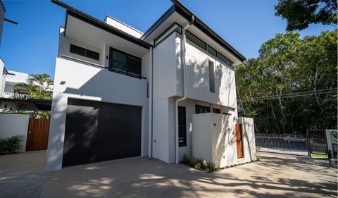 Aria Port Douglas Villas - Holiday Adelaide 1