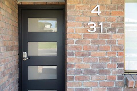 City Four Apartment - Holiday Adelaide 2