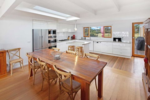 Waterfront Sanctuary Raymond Island Getaway - Holiday Adelaide 4