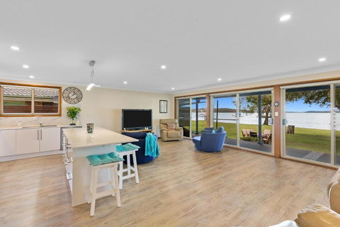 Kalimna Lakeside Living - Holiday Adelaide 2