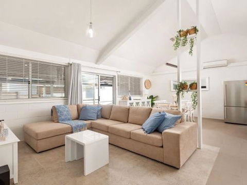 Little Kingsley Beach House 59A Kingsley Drive - Holiday Adelaide 0