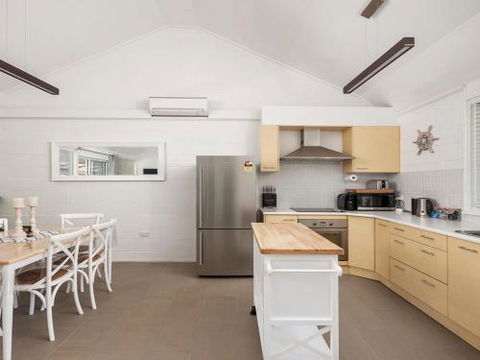 Little Kingsley Beach House 59A Kingsley Drive - Holiday Adelaide 5