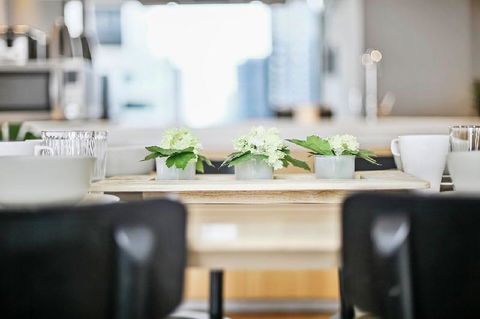 A Stylish 2BR CBD Apt With Beautiful City Views - Holiday Adelaide 2