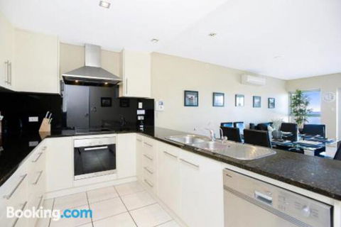 Bayline Beachfront Apartment No 4 - Holiday Adelaide 3