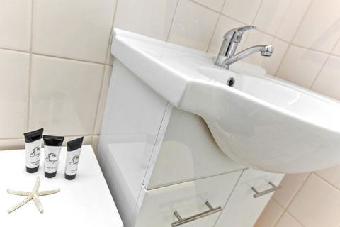 Smugglers Resort Style Apartments No 9 - Holiday Adelaide 5