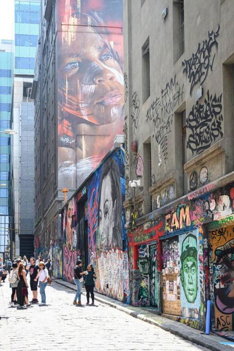 LUCY Stylish City Vibe & Views - Holiday Adelaide 1